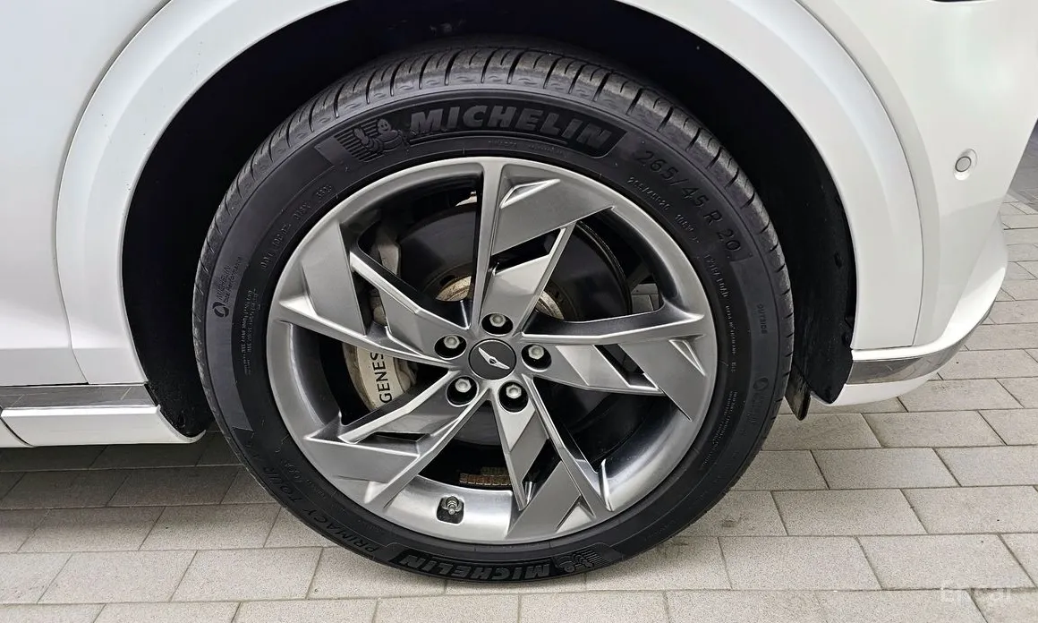 Фото 5 - Genesis GV70