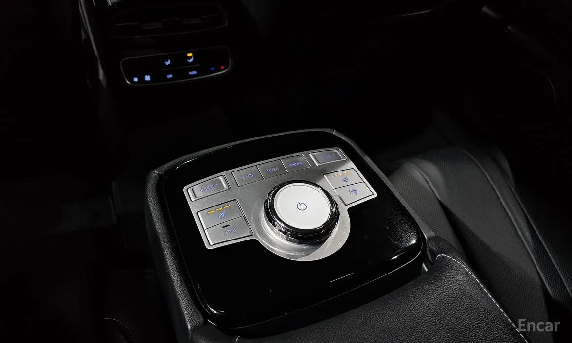 Фото 18 - Genesis G80