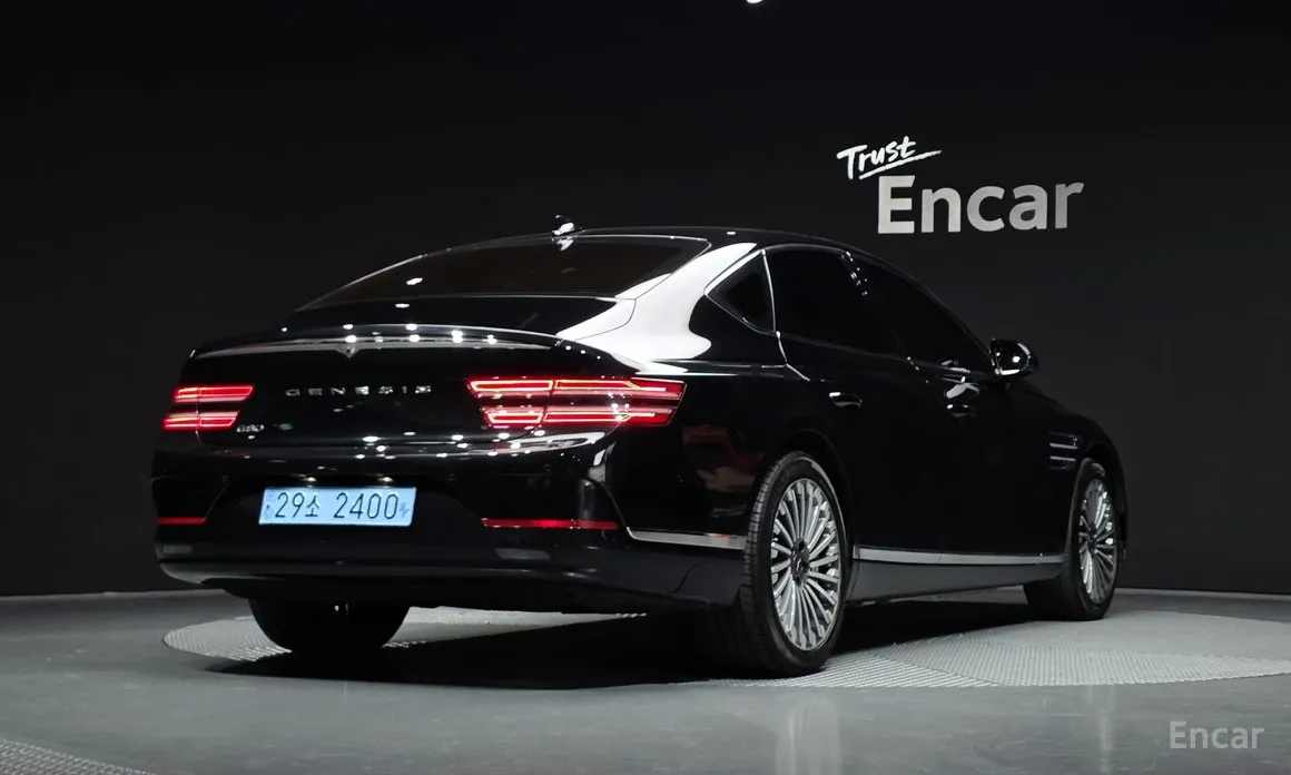 Фото 2 - Genesis G80