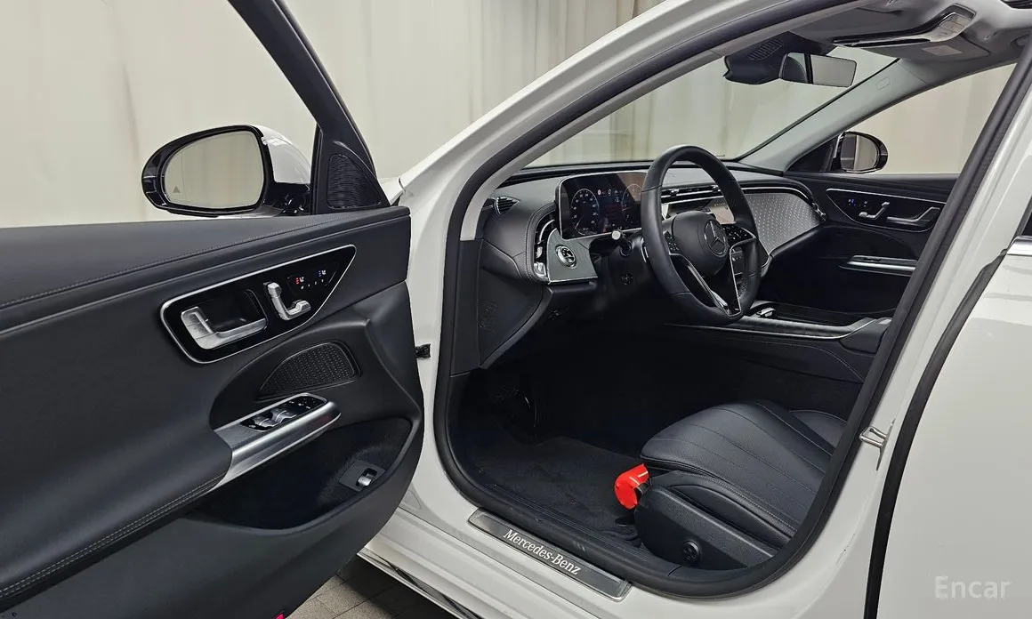 Фото 10 - Mercedes-Benz E-Class