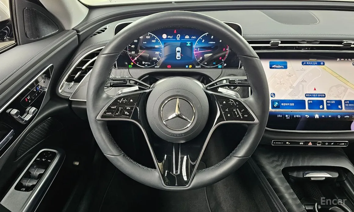 Фото 13 - Mercedes-Benz E-Class