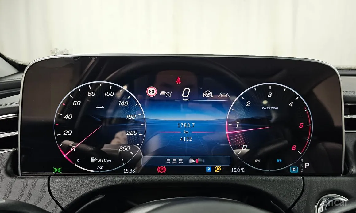 Фото 8 - Mercedes-Benz E-Class