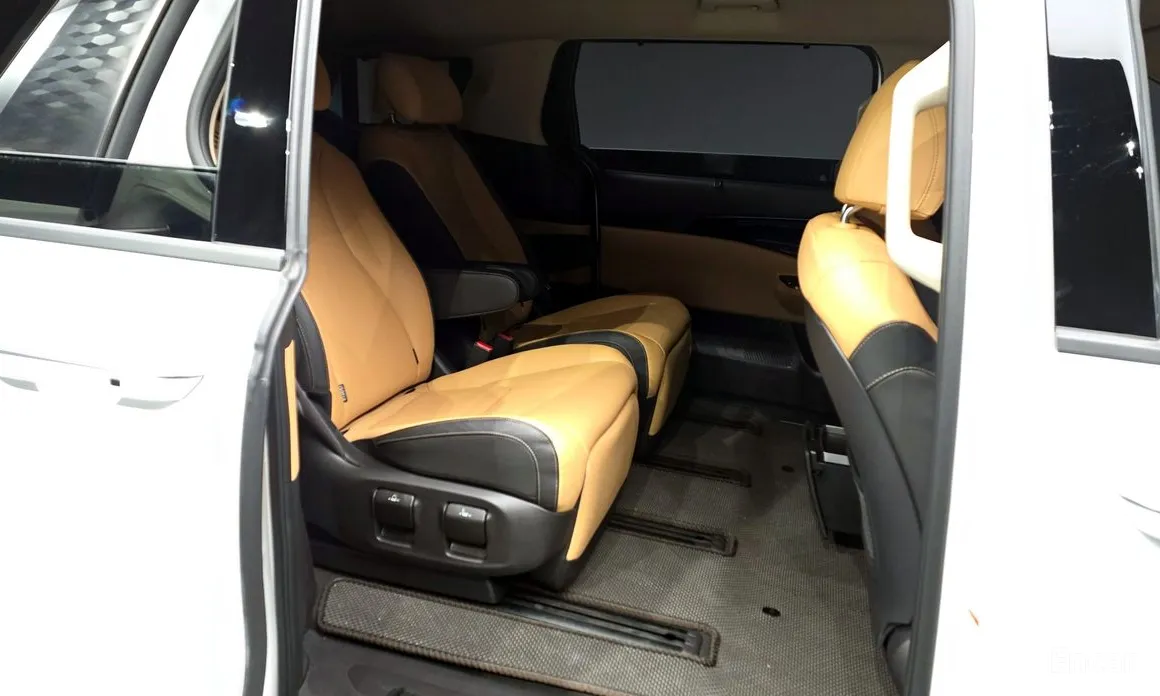 Фото 12 - Kia Carnival