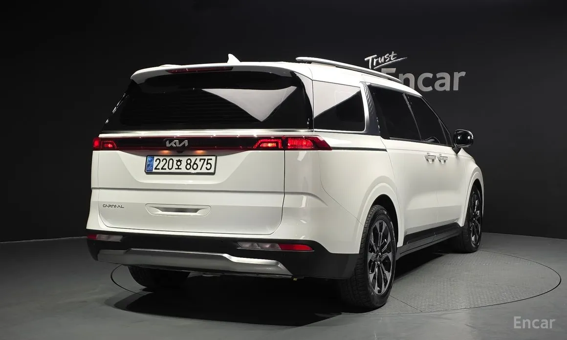 Фото 2 - Kia Carnival