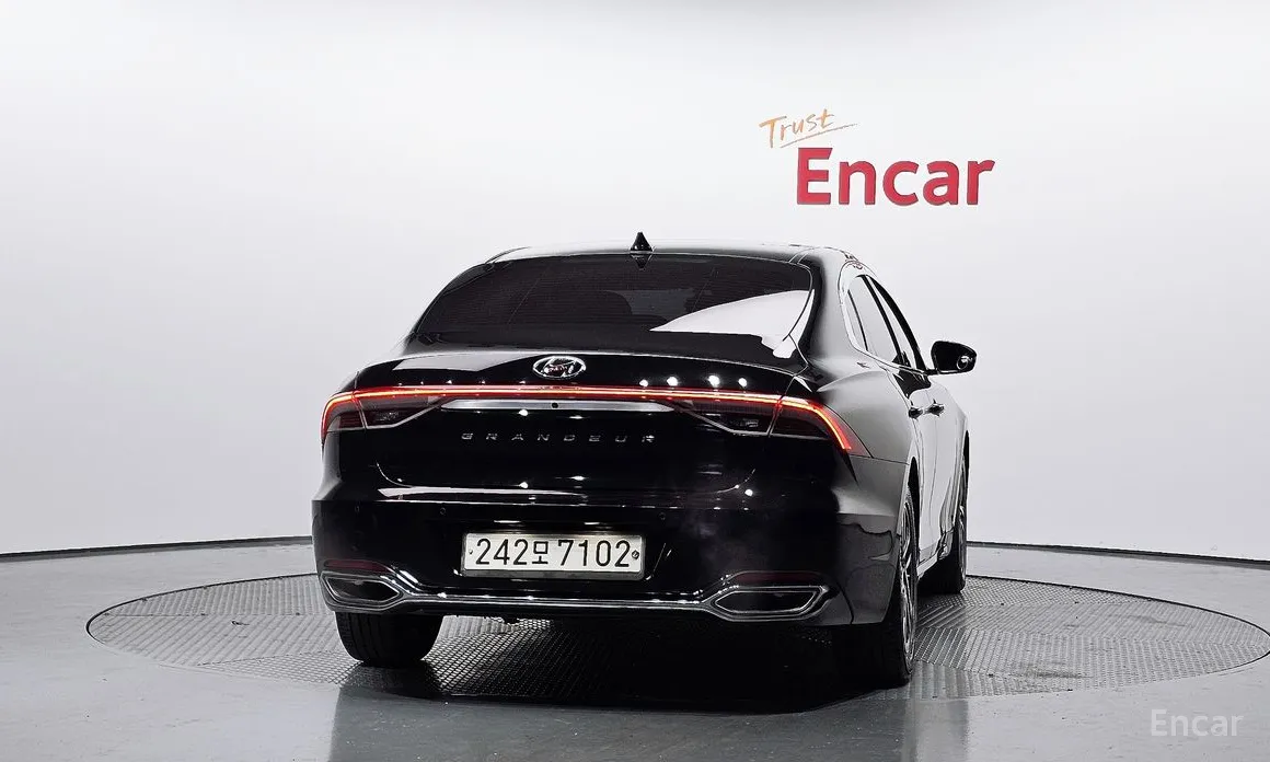 Фото 4 - Hyundai Grandeur