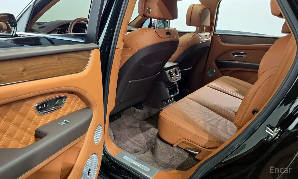 Фото 11 - Bentley Bentayga