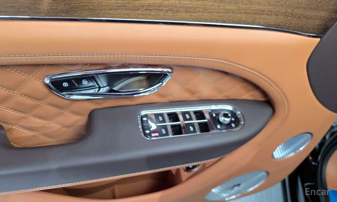 Фото 14 - Bentley Bentayga