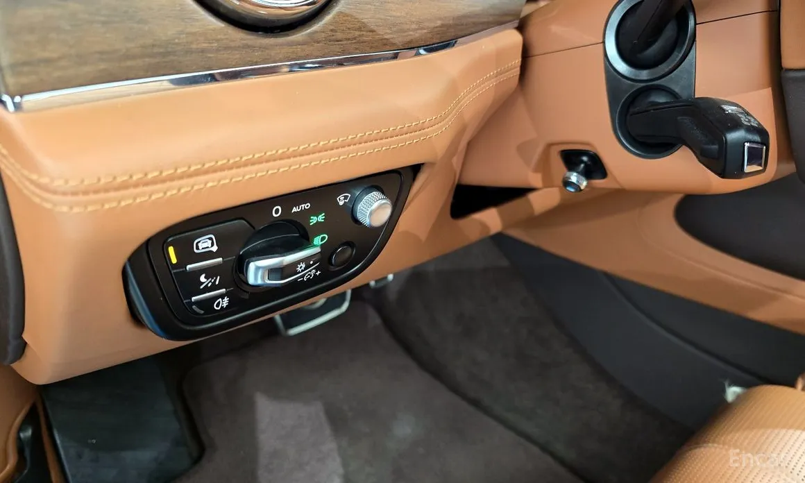 Фото 15 - Bentley Bentayga