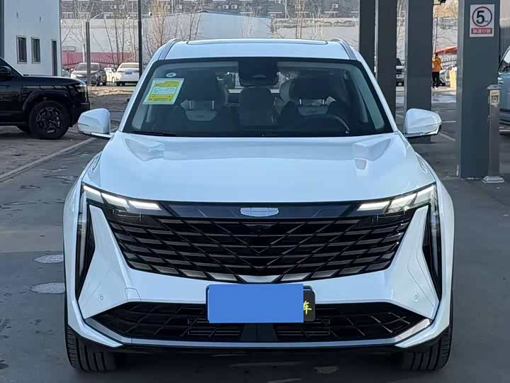 Фото 2 - Geely Atlas L