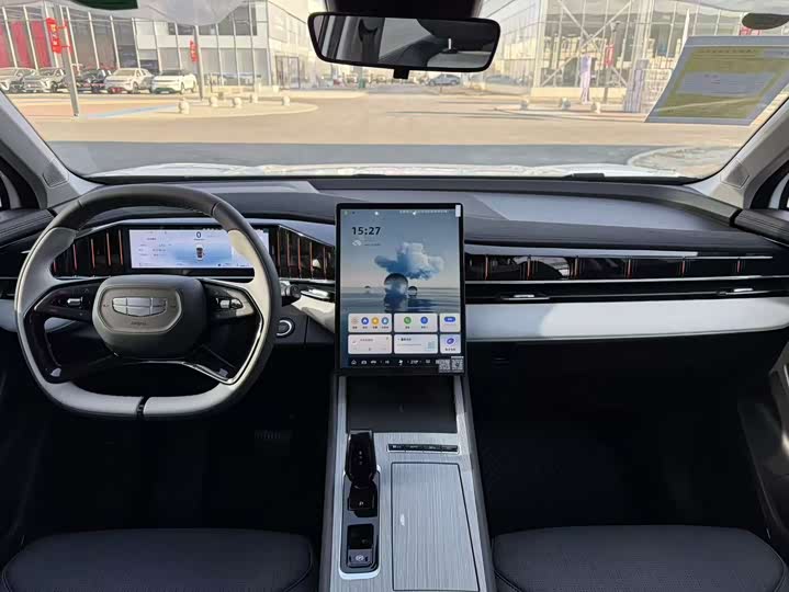 Фото 4 - Geely Atlas L