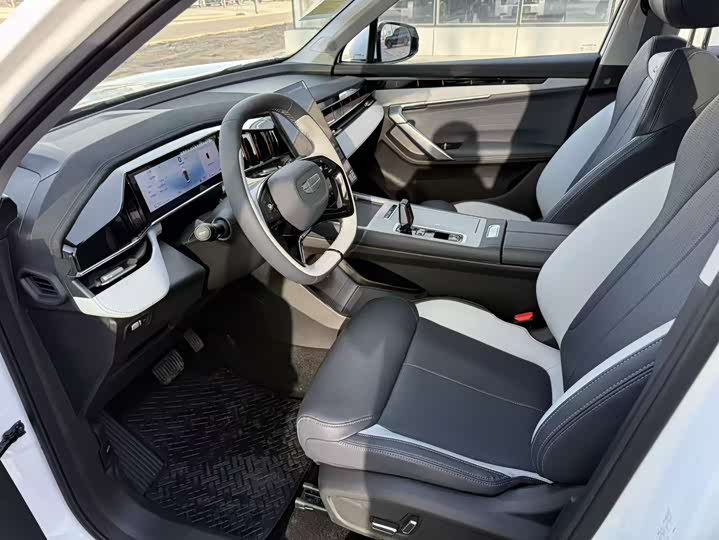 Фото 5 - Geely Atlas L