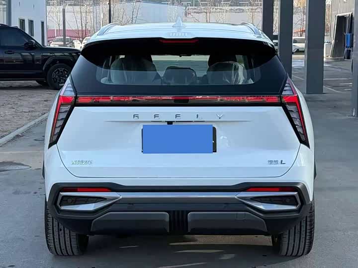 Фото 8 - Geely Atlas L