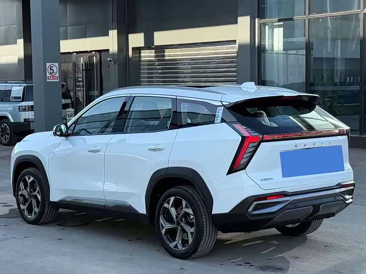 Фото 9 - Geely Atlas L