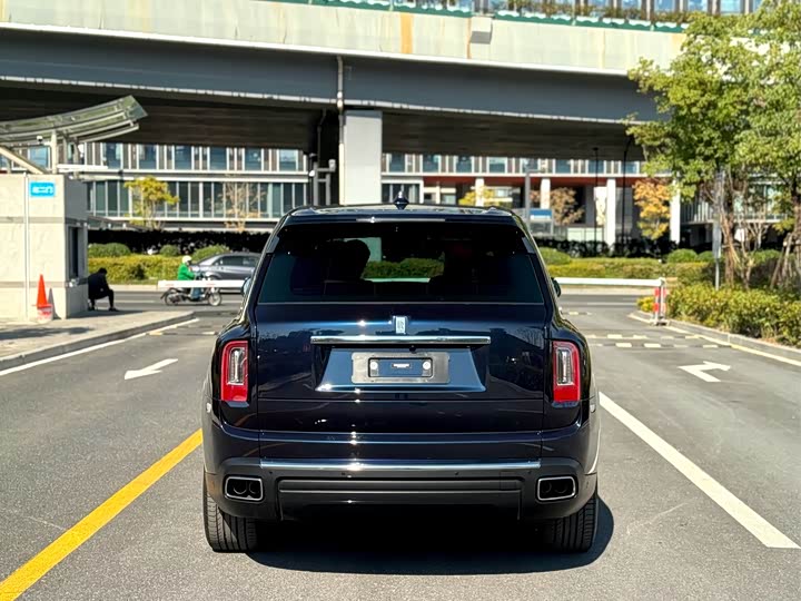 Фото 8 - Rolls-Royce Cullinan
