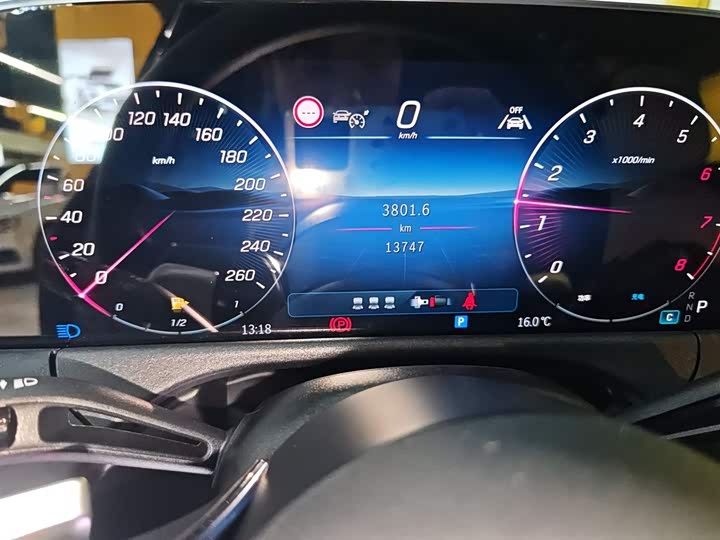 Фото 4 - Mercedes-Benz E-Class