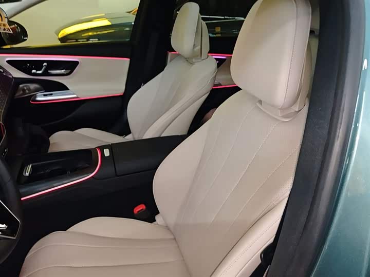 Фото 7 - Mercedes-Benz E-Class