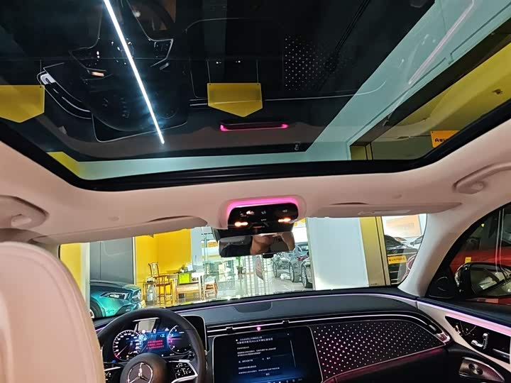 Фото 8 - Mercedes-Benz E-Class