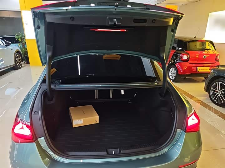 Фото 9 - Mercedes-Benz E-Class