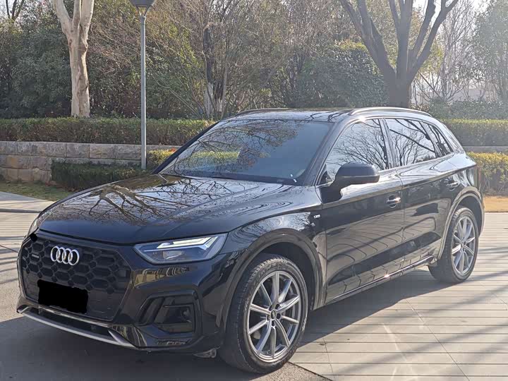 Фото 1 - Audi Q5L