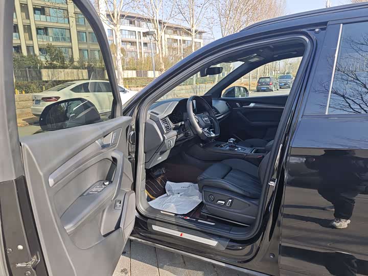 Фото 4 - Audi Q5L