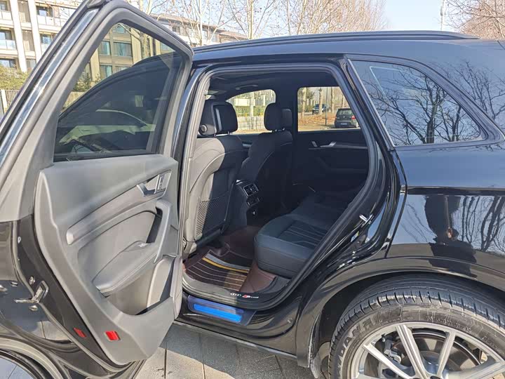 Фото 6 - Audi Q5L