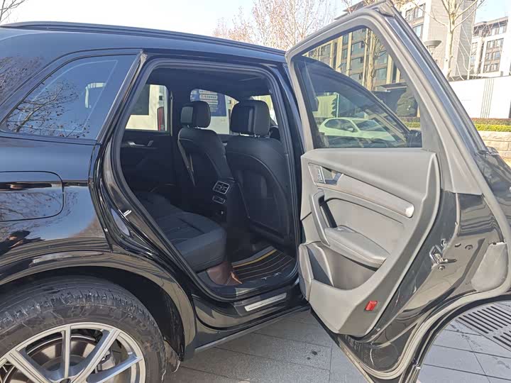 Фото 9 - Audi Q5L