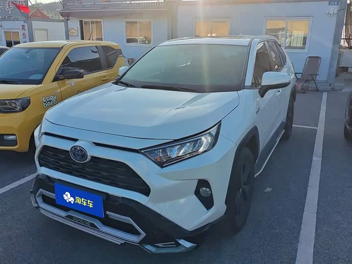 Фото 1 - Toyota RAV4