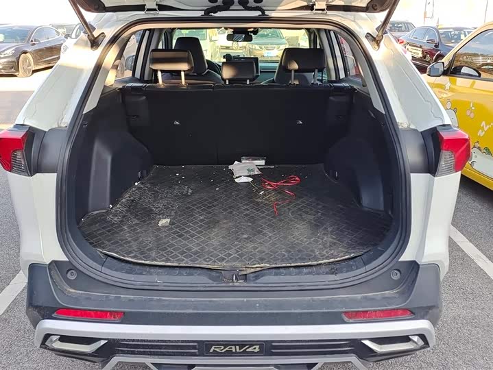 Фото 4 - Toyota RAV4