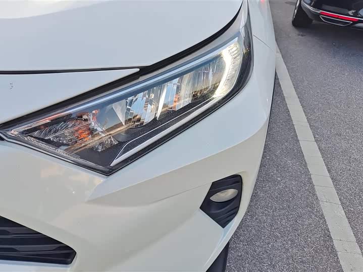 Фото 5 - Toyota RAV4