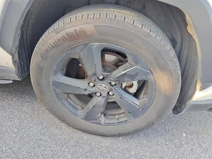 Фото 6 - Toyota RAV4