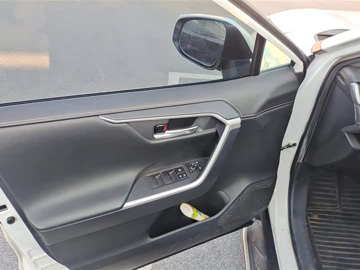 Фото 7 - Toyota RAV4