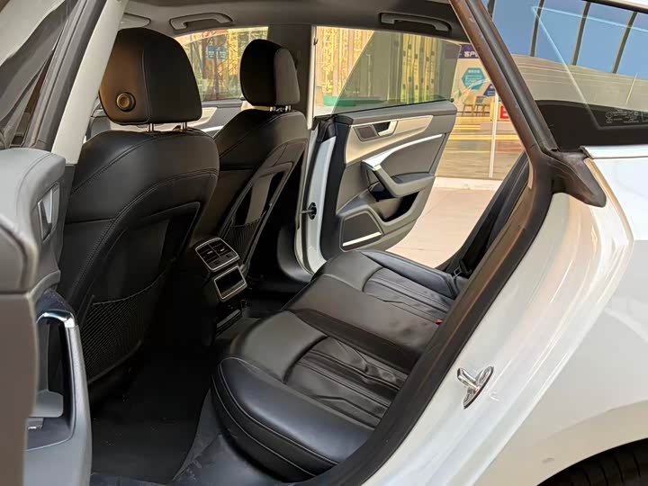 Фото 8 - Audi A7