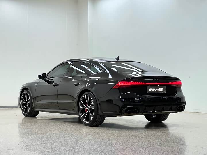 Фото 5 - Audi A7