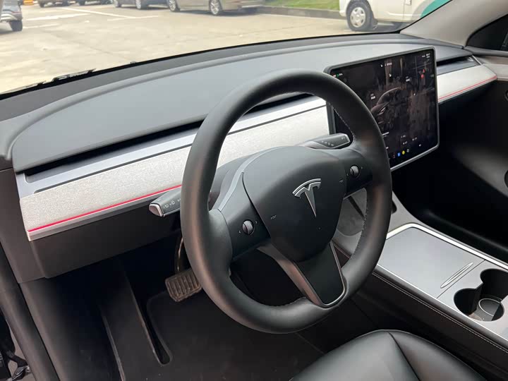 Фото 9 - Tesla Model Y