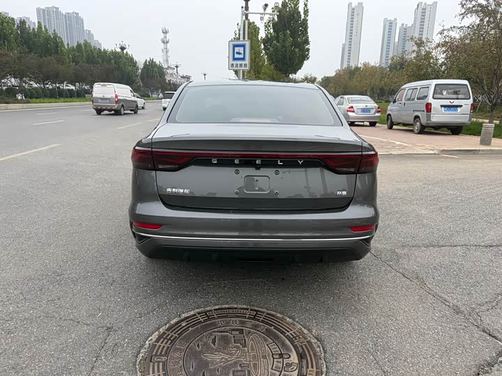 Фото 8 - Geely Emgrand