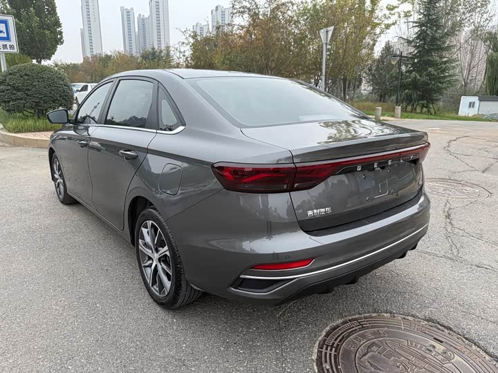 Фото 9 - Geely Emgrand