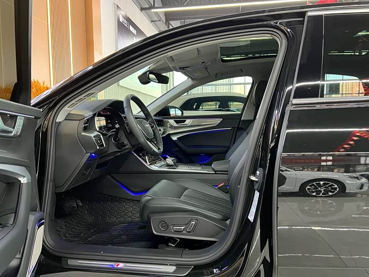 Фото 4 - Audi A6L