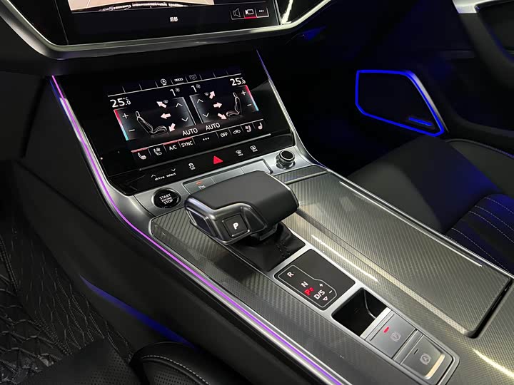 Фото 8 - Audi A6L