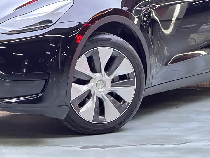 Фото 3 - Tesla Model Y