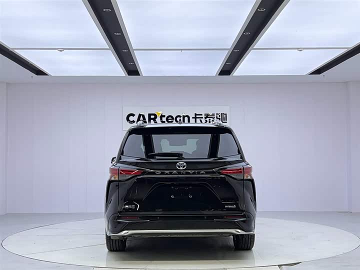 Фото 4 - Toyota Granvia