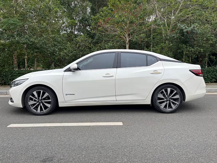 Фото 4 - Nissan Sylphy