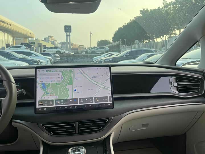 Фото 8 - Denza D9