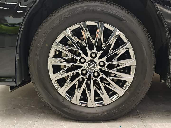 Фото 4 - Lexus LM