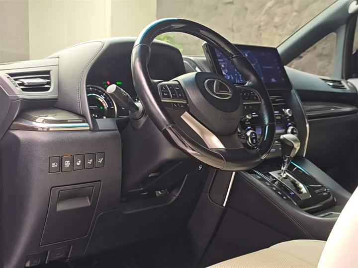 Фото 7 - Lexus LM