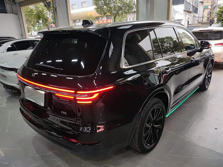 Фото 8 - LiXiang One