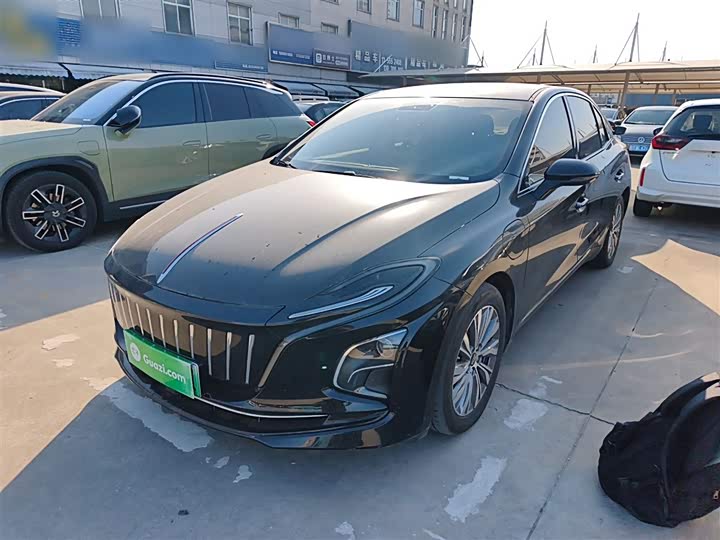 Фото 1 - Hongqi E-QM5