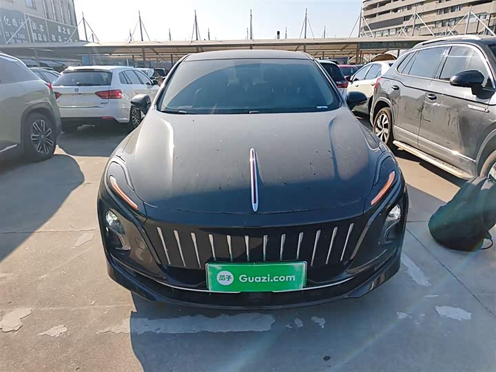 Фото 3 - Hongqi E-QM5