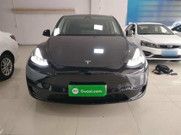 Фото 3 - Tesla Model Y