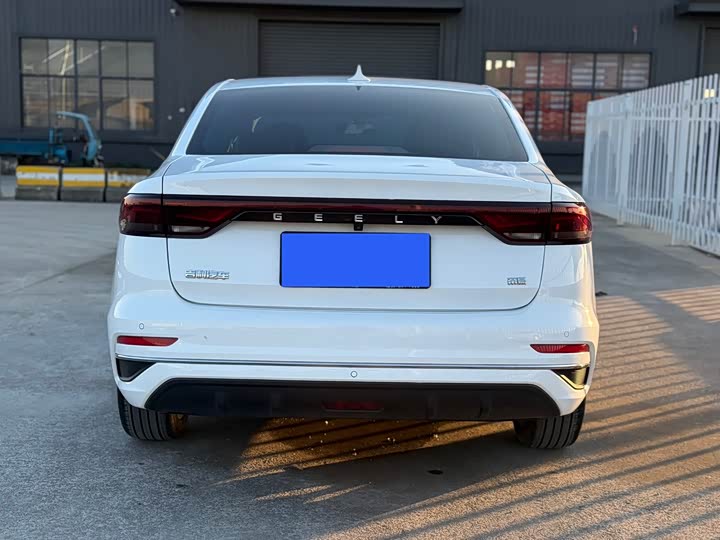 Фото 5 - Geely Emgrand