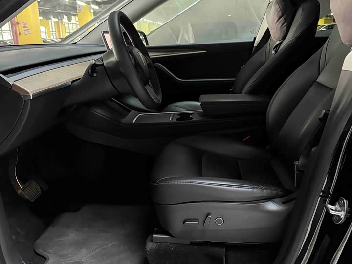 Фото 6 - Tesla Model Y